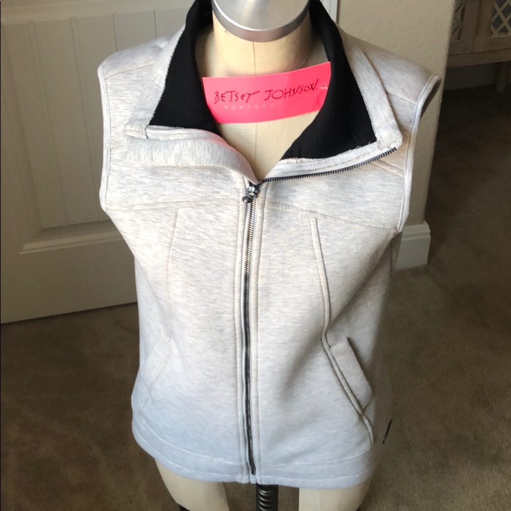 NWT🌺BETSEY JOHNSON🌺 Performance Vest, size M